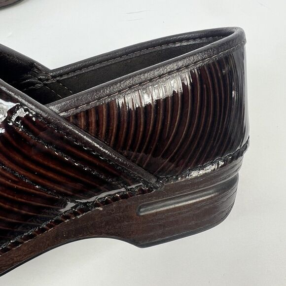 Dansko Brown Patent Leather Pro XP Clogs Size 38 Wavy - Picture 5 of 8